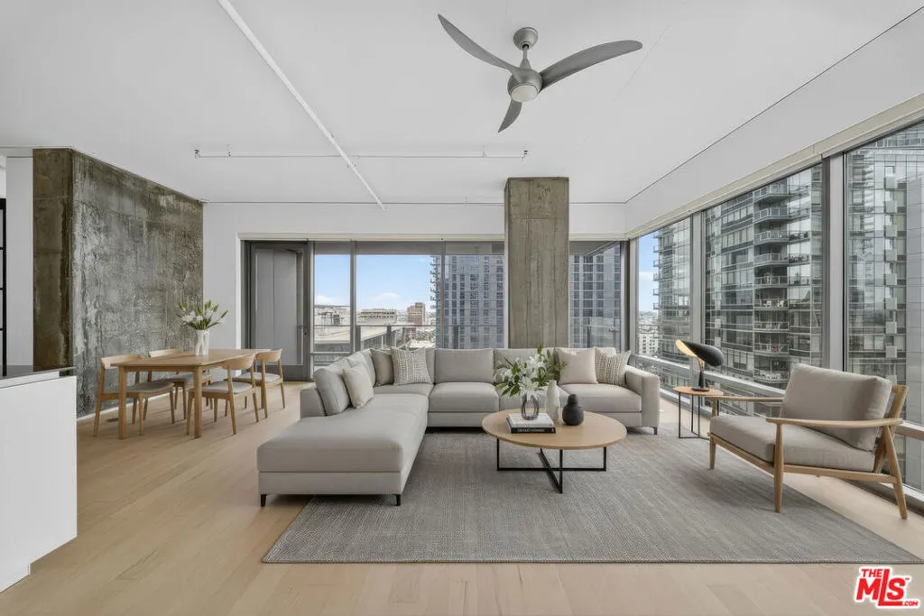 1100 S Hope Street 1501, Los Angeles, California 90015 home-pic-1